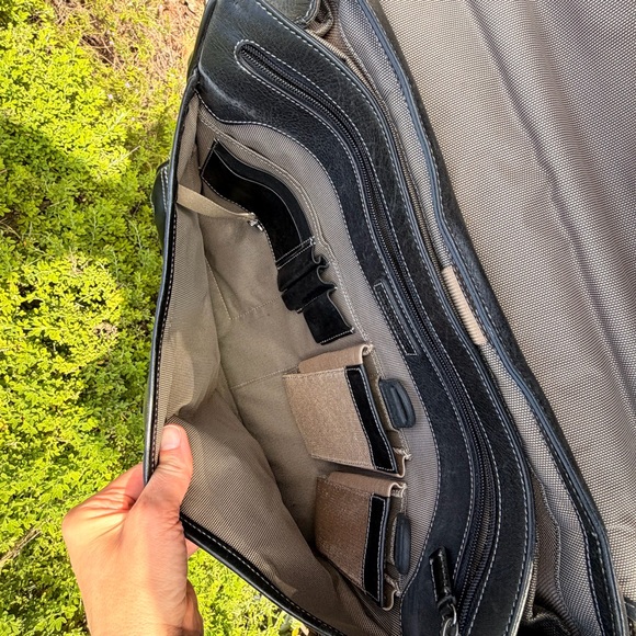 Johnston & Murphy black leather Messenger Laptop Carry On Bag Briefcase - Picture 6 of 11